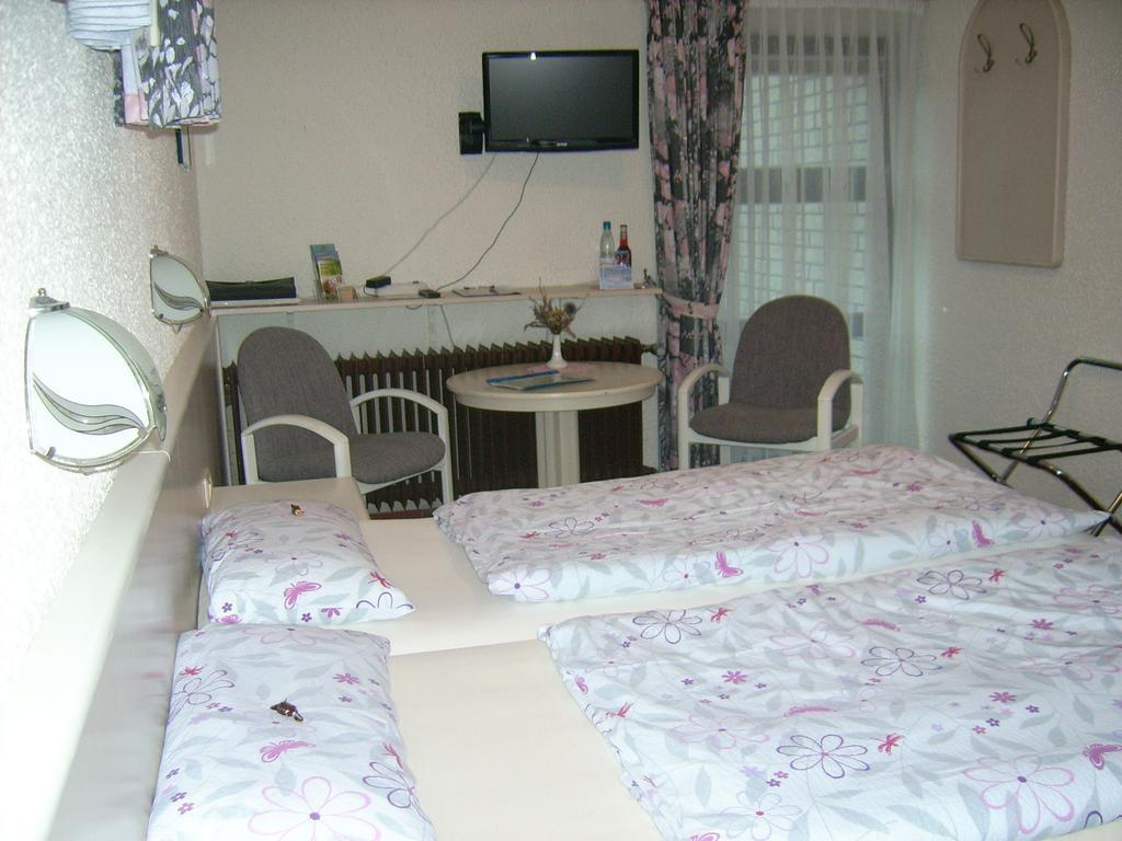 Gaestehaus Hochrhoenblick Schönau an der Brend Chambre photo