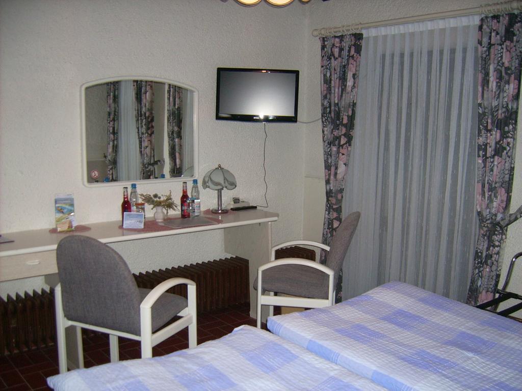 Gaestehaus Hochrhoenblick Schönau an der Brend Chambre photo