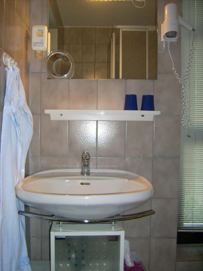 Gaestehaus Hochrhoenblick Schönau an der Brend Chambre photo