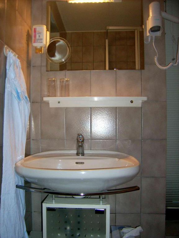 Gaestehaus Hochrhoenblick Schönau an der Brend Chambre photo
